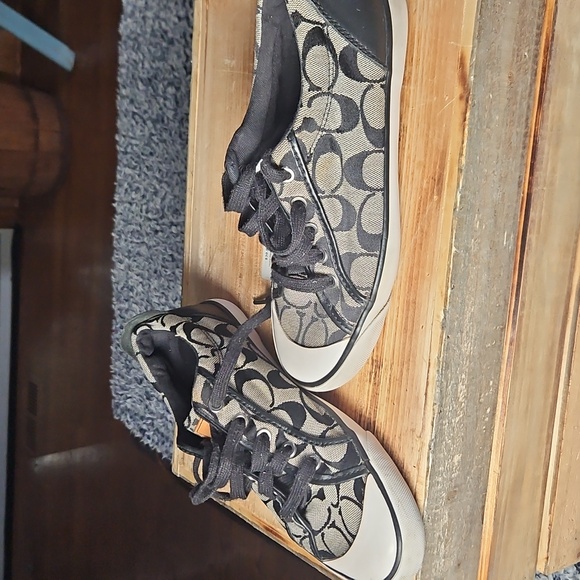 Coach Trainers, Signature Black, Gray, And White, Size 7.5 - Picture 6 of 16
